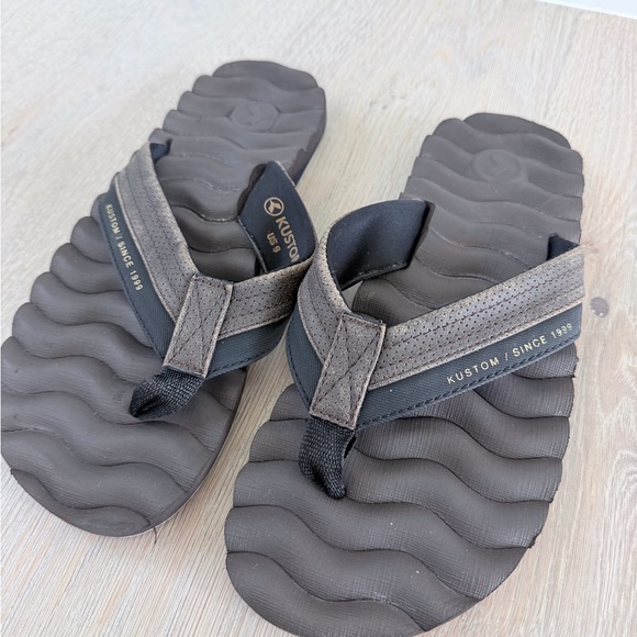 Kustom Brown Sandals Flip Flops Hummer III Thongs size 9 - Picture 2 of 5
